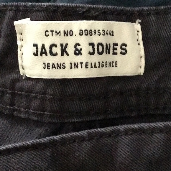 JACK and Jones regular fit black shorts XXL - Picture 3 of 7